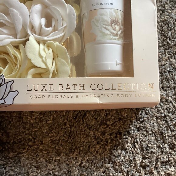 Belle Maison Luxe Bath Collection Soap Petals Floral Lotion Dahlias Mint NWT - Picture 4 of 6
